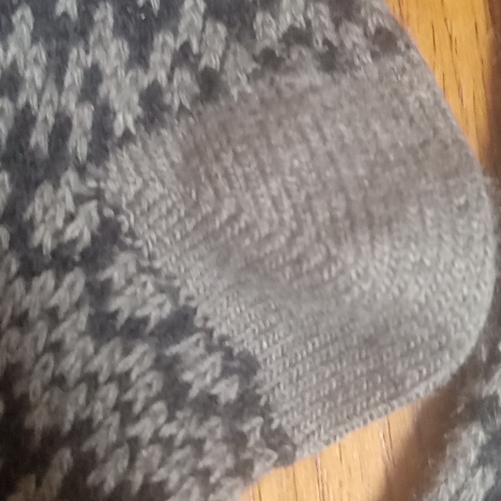 Patterned Gray And Black Socks - image 4